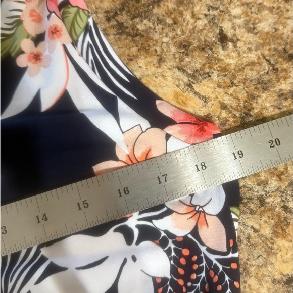 White Birch Womens Shorts Romper Size M Blue Floral Stretchy Elastic Has Pockets - Picture 8 of 13